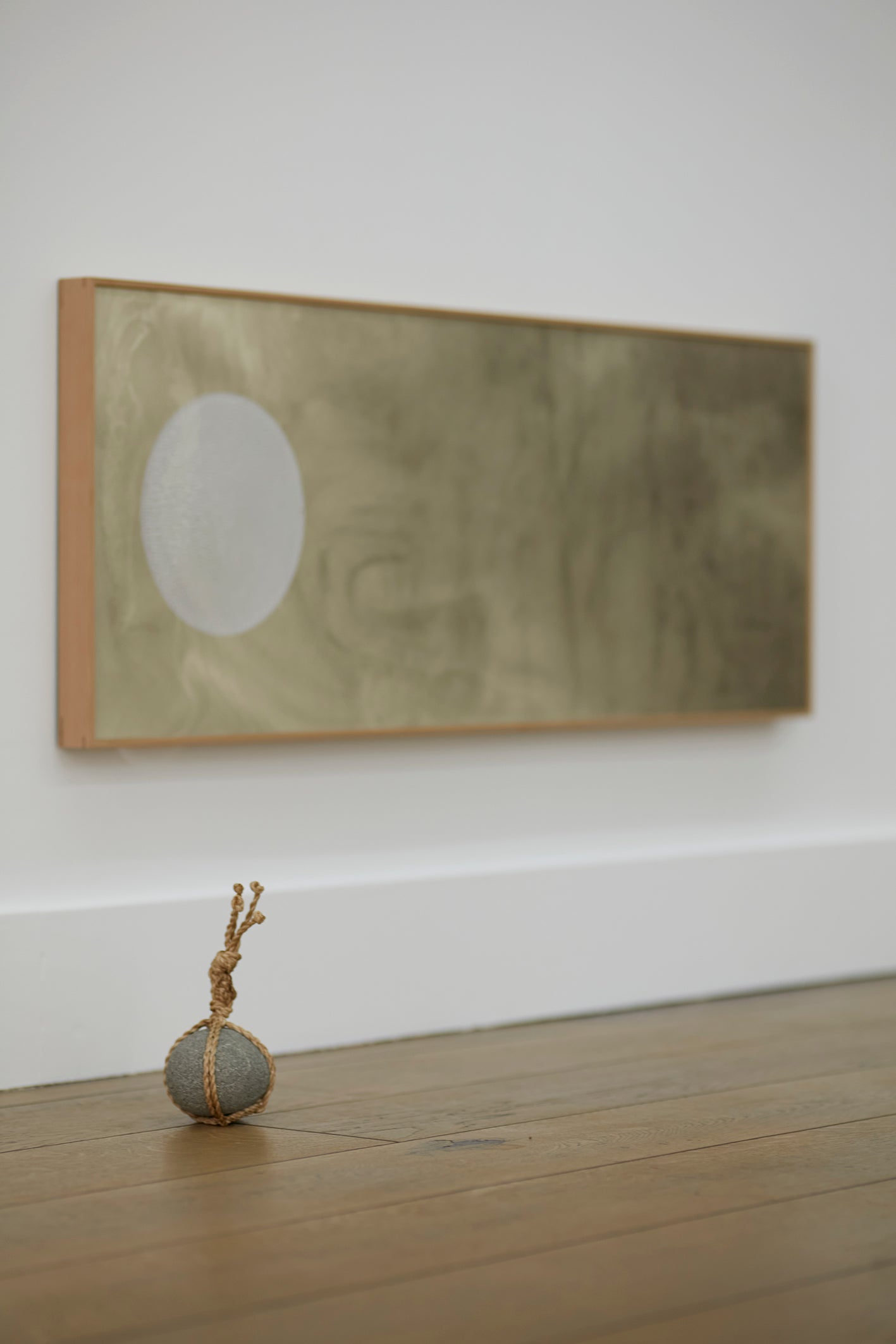 Exhibition view featuring works by Ko Kado and Tosei Shinabe_2